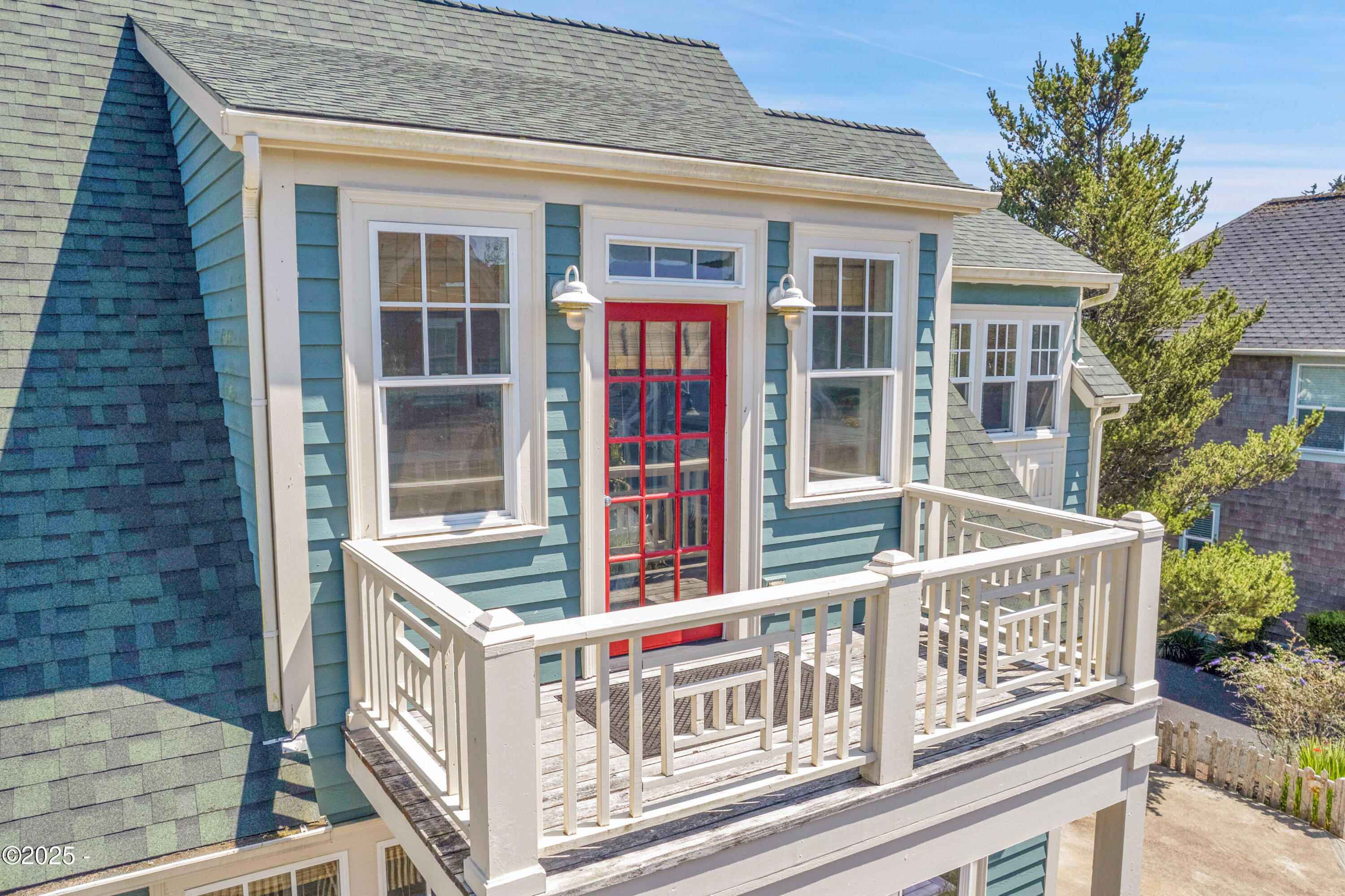 2746 SW Beach Avenue