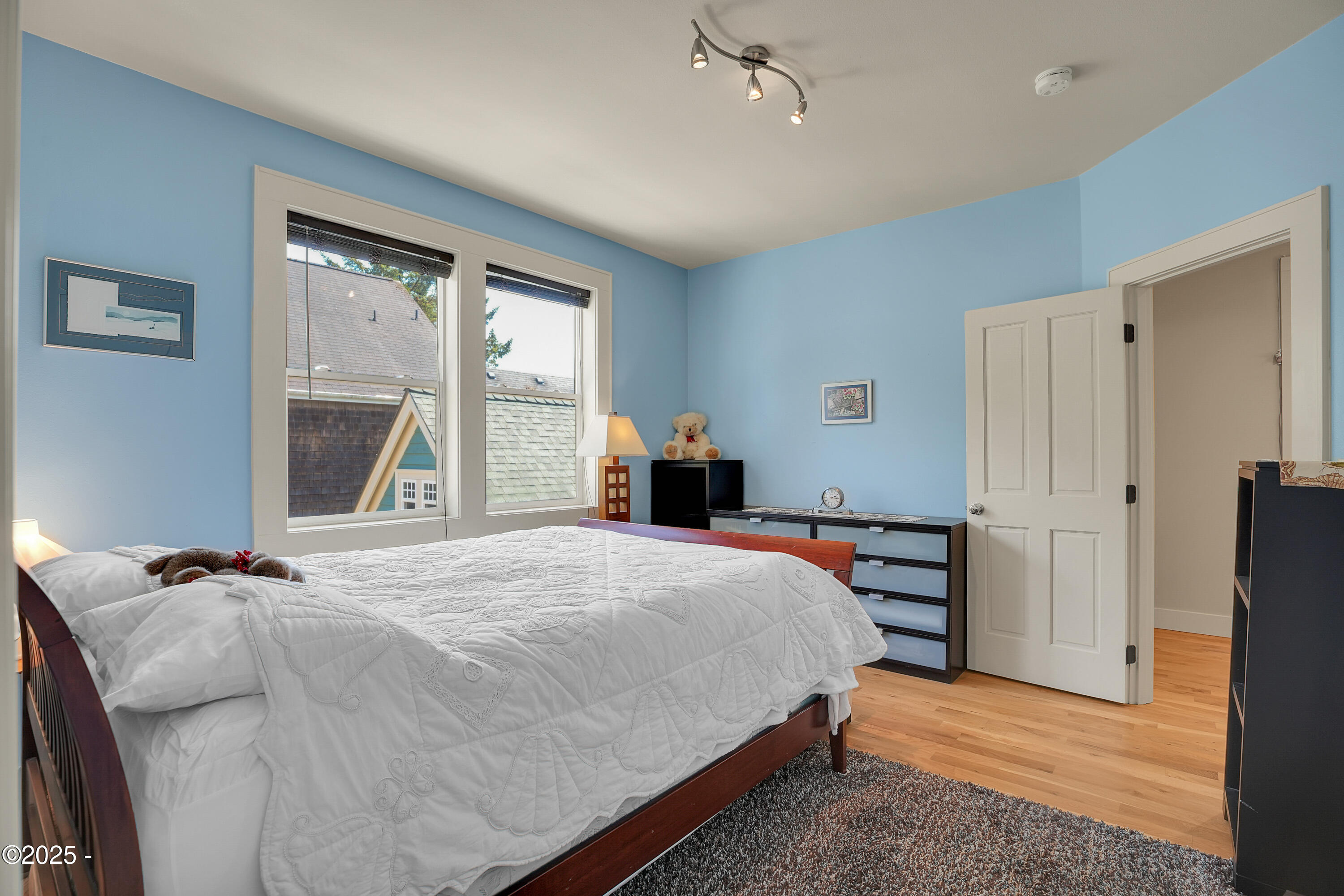 2746 SW Beach Avenue