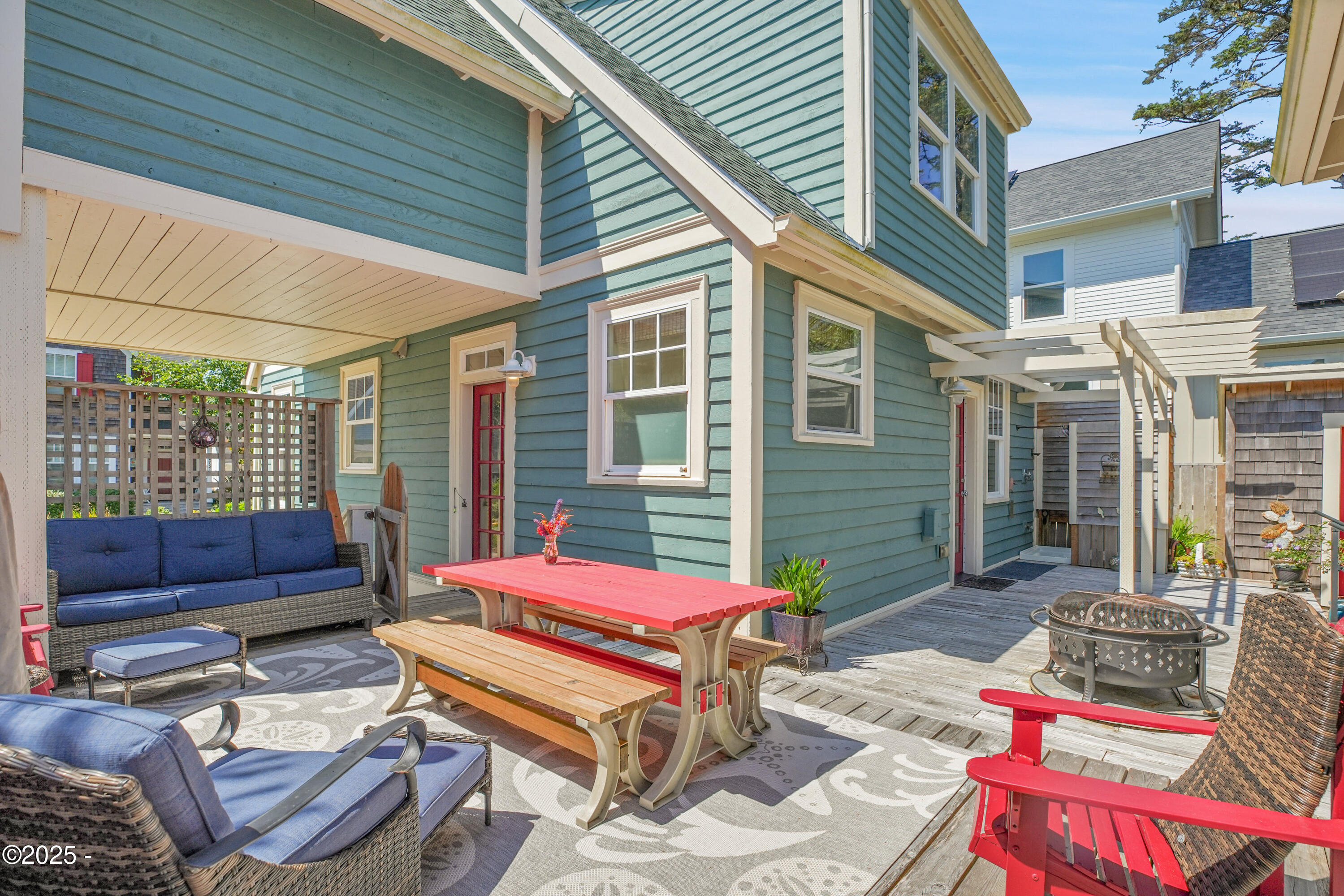 2746 SW Beach Avenue