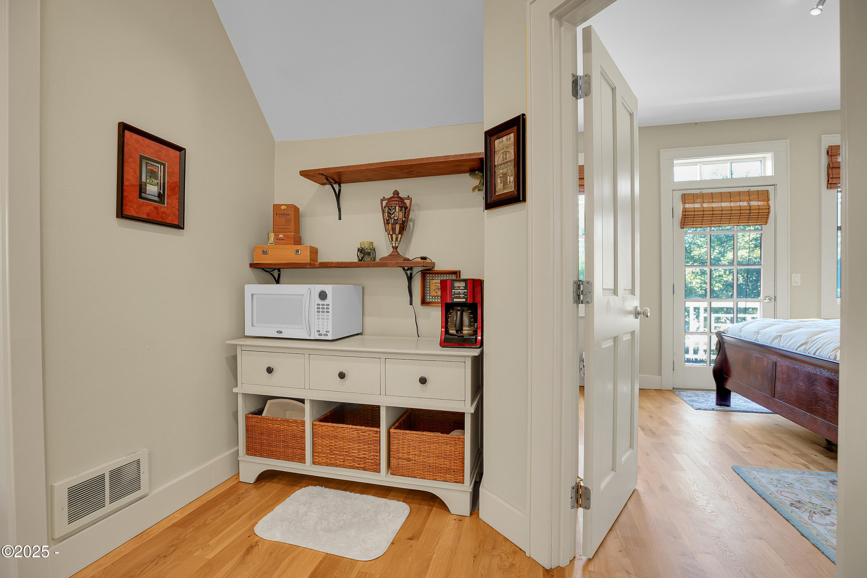 2746 SW Beach Avenue