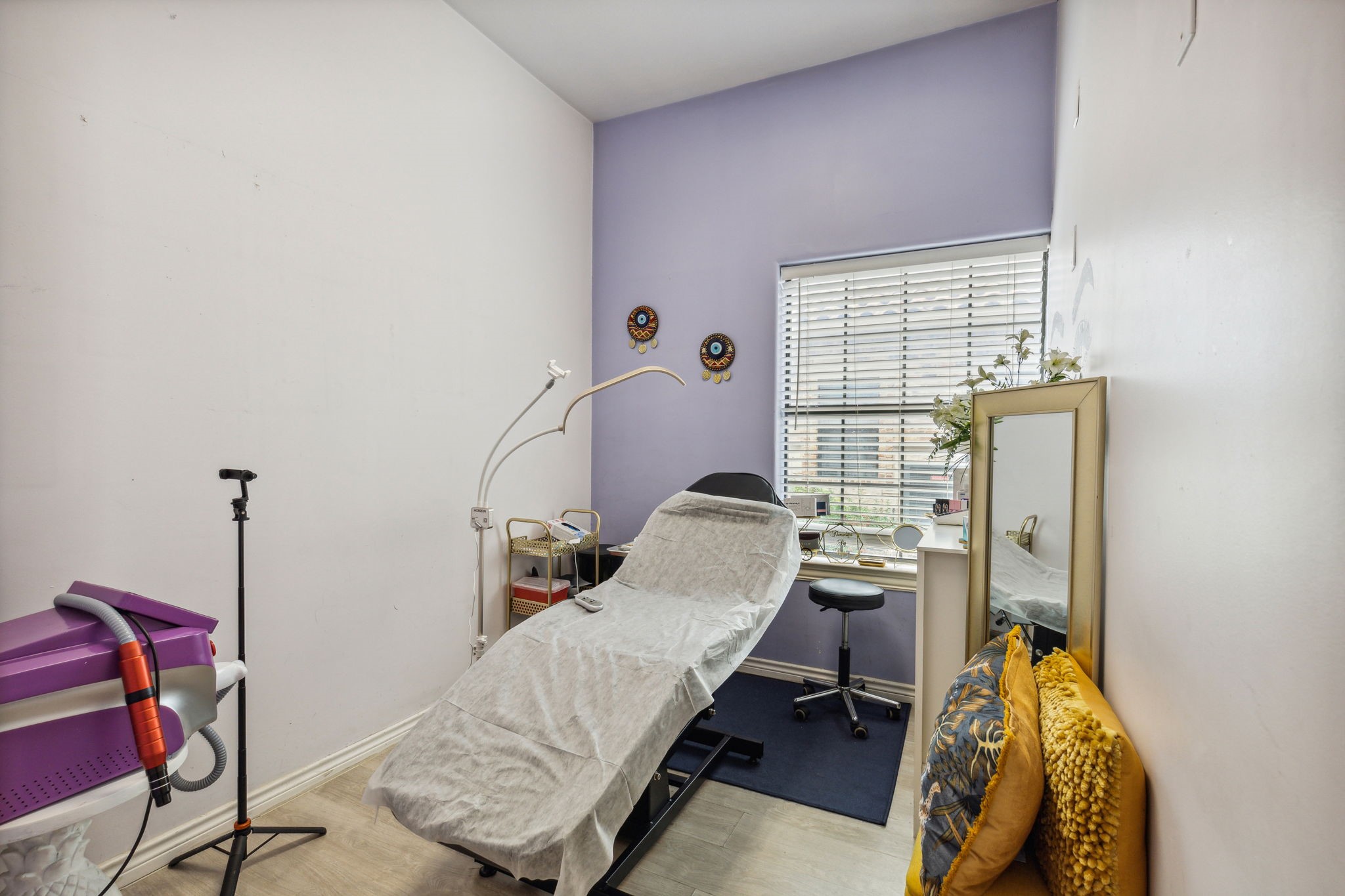 1111 Kinwest Parkway 140