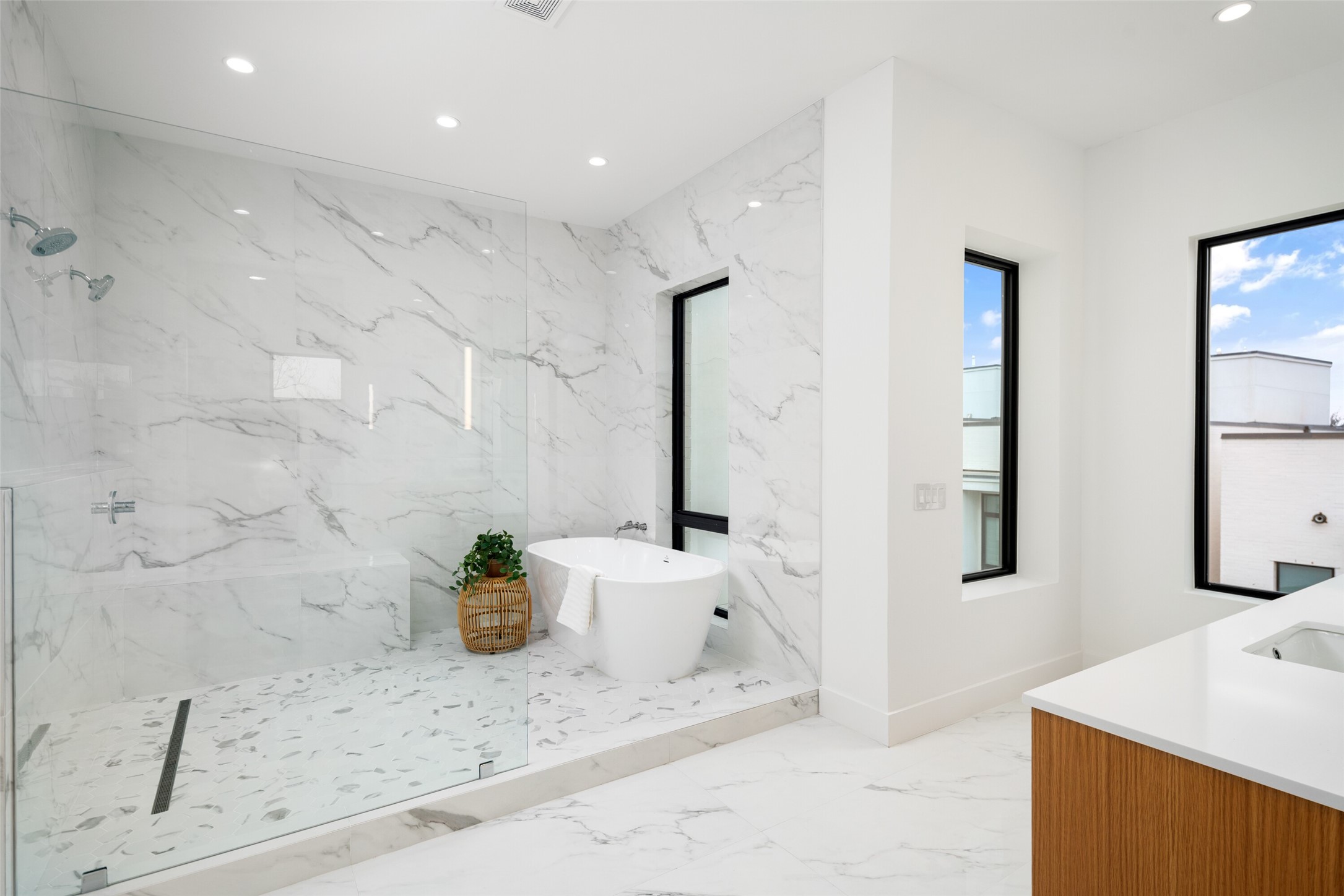 610 N Oak Cliff Boulevard 207