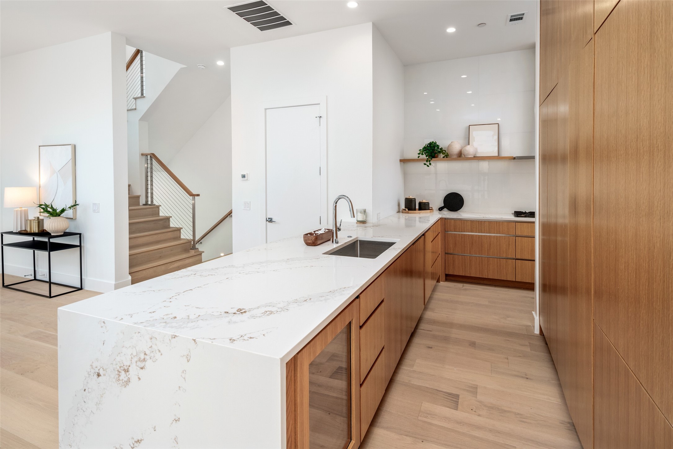 610 N Oak Cliff Boulevard 207