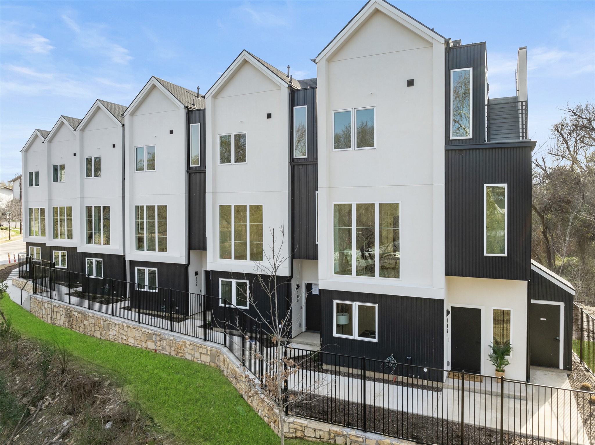 4811 Denton Drive 207