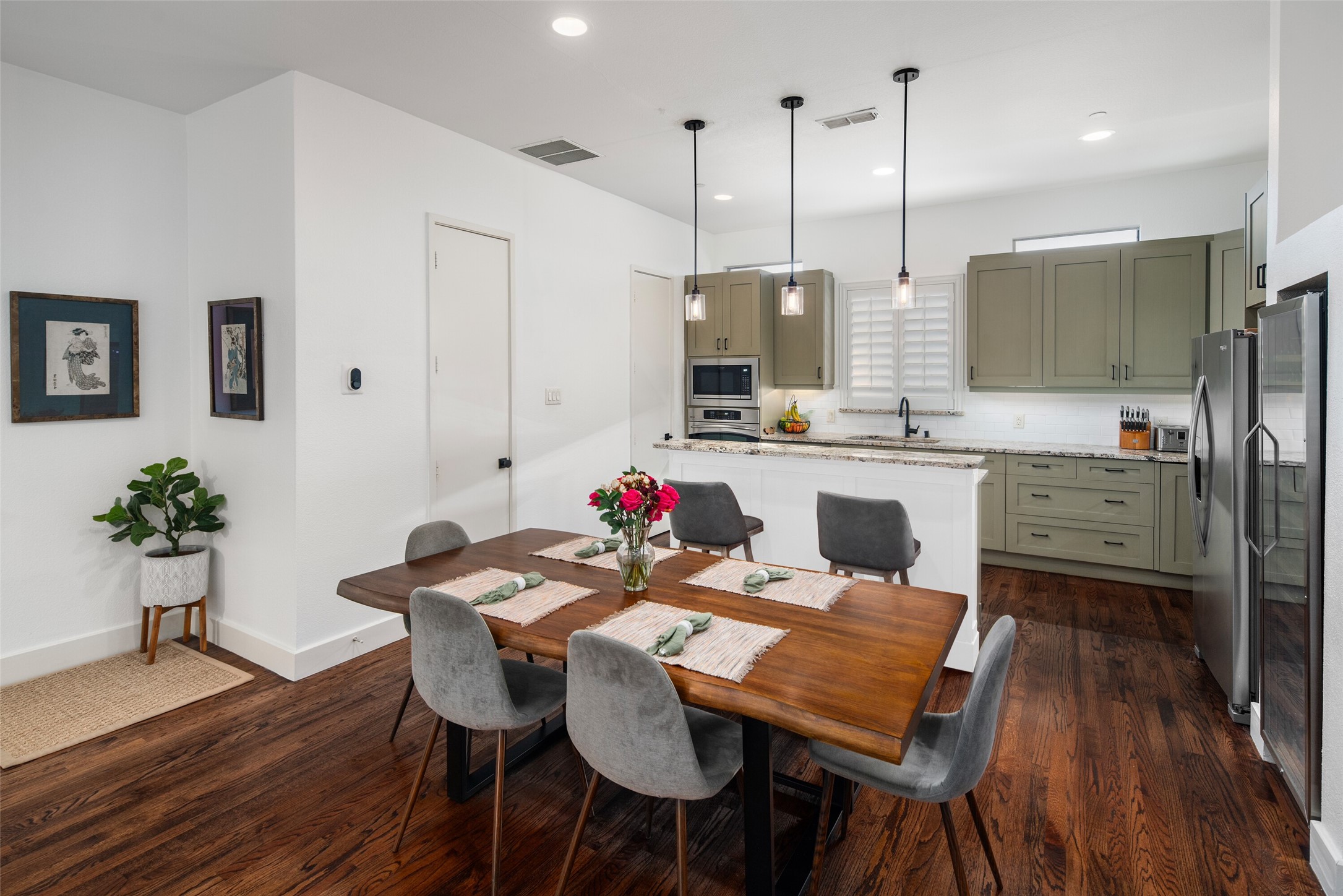 2411 N Hall Street 38