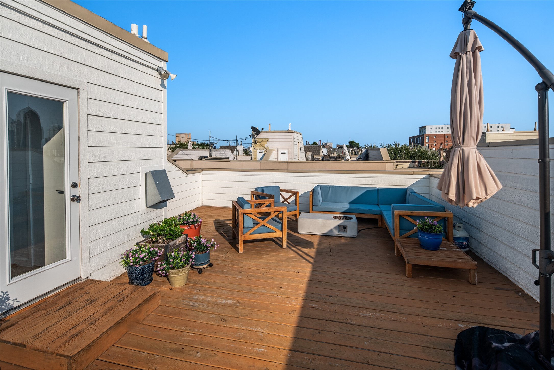 2411 N Hall Street 38