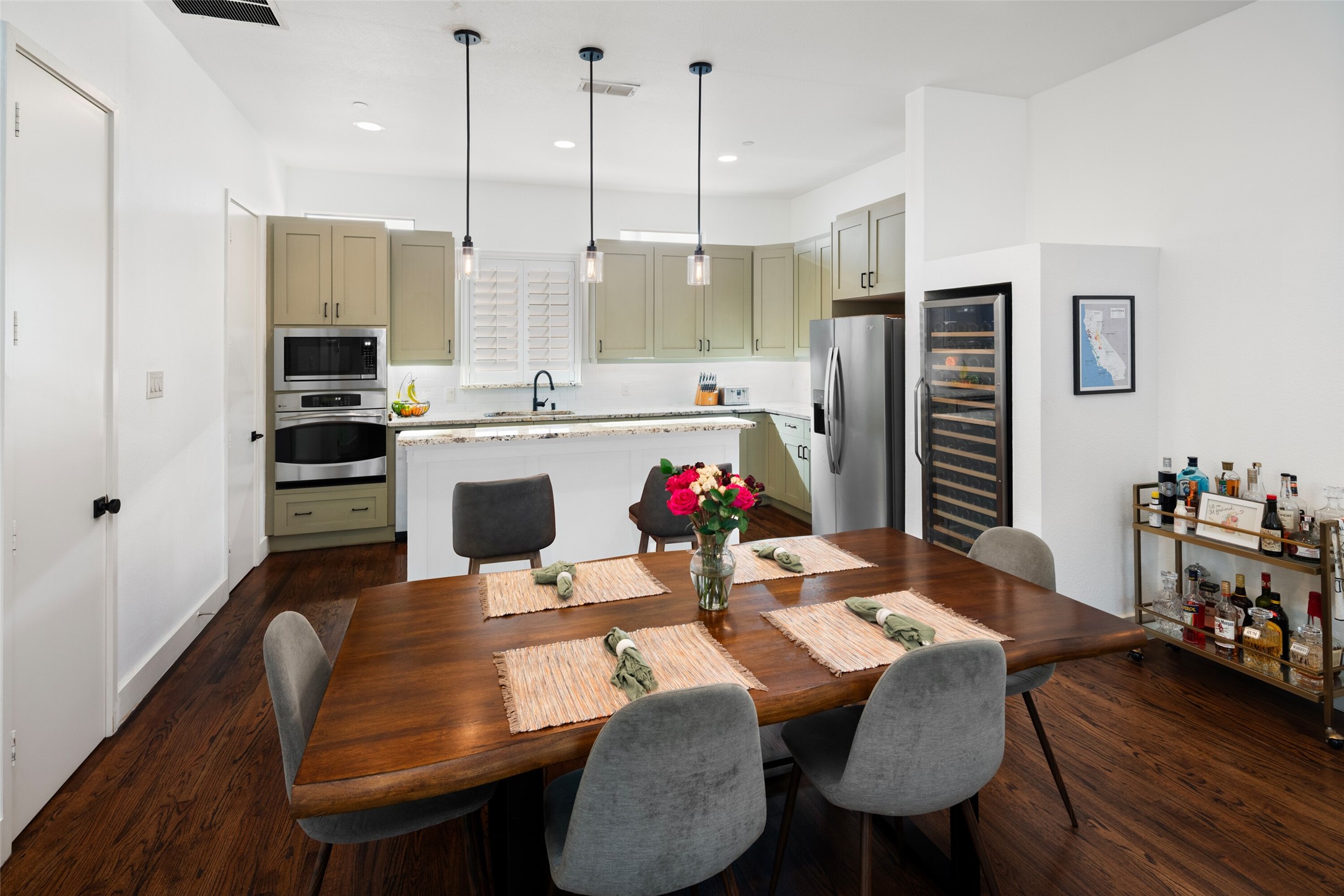 2411 N Hall Street 38