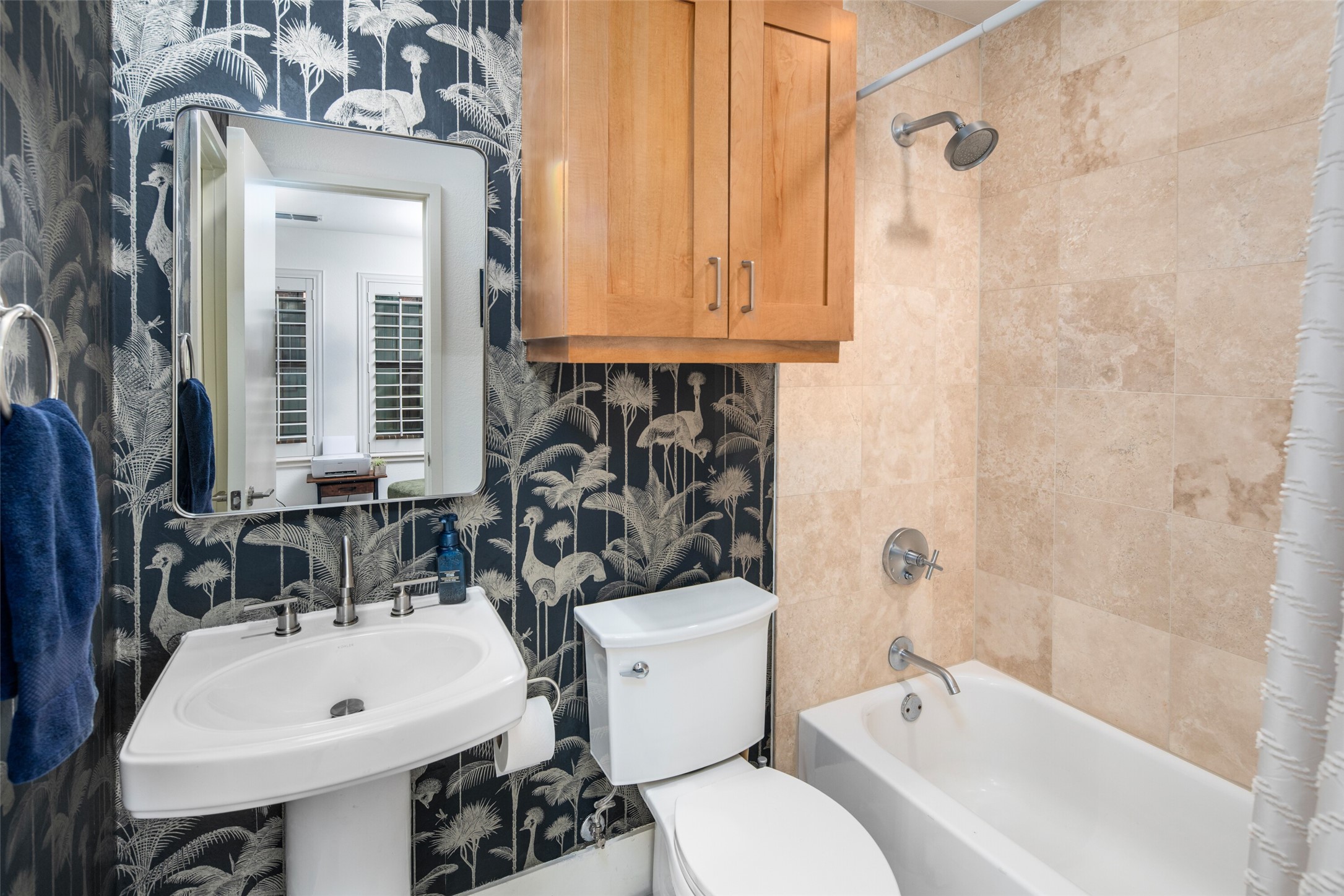 2411 N Hall Street 38