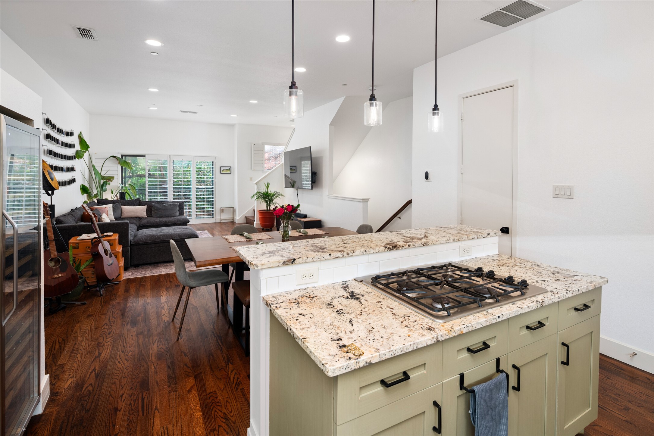 2411 N Hall Street 38