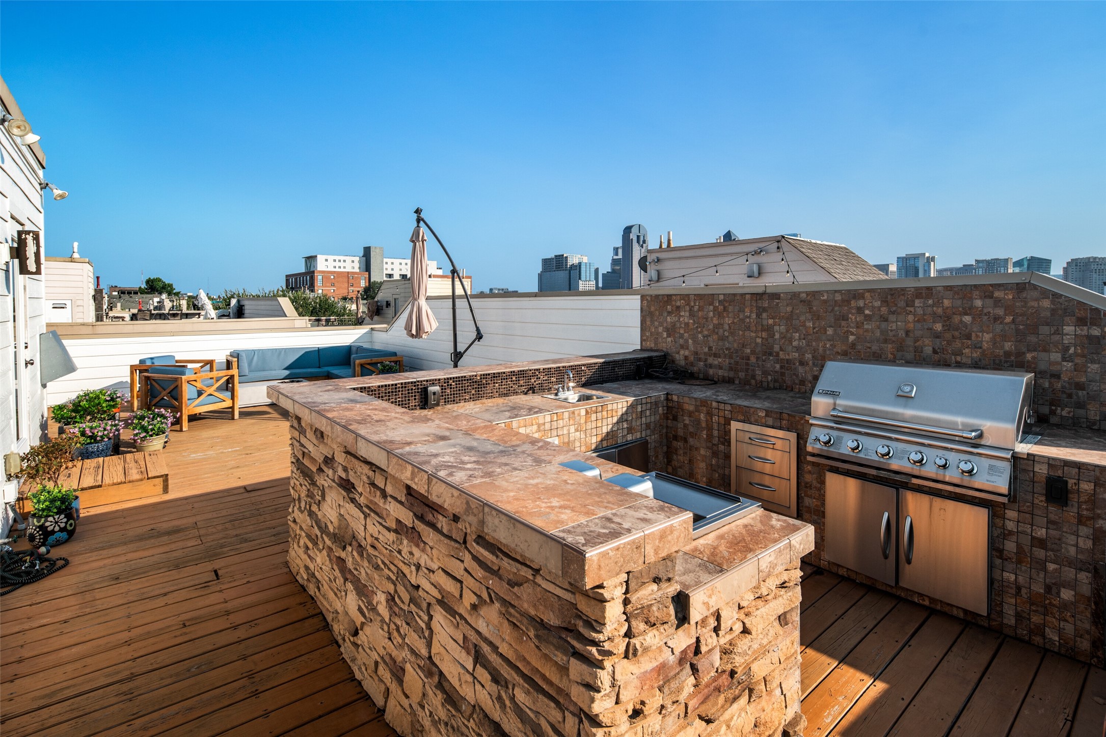 2411 N Hall Street 38