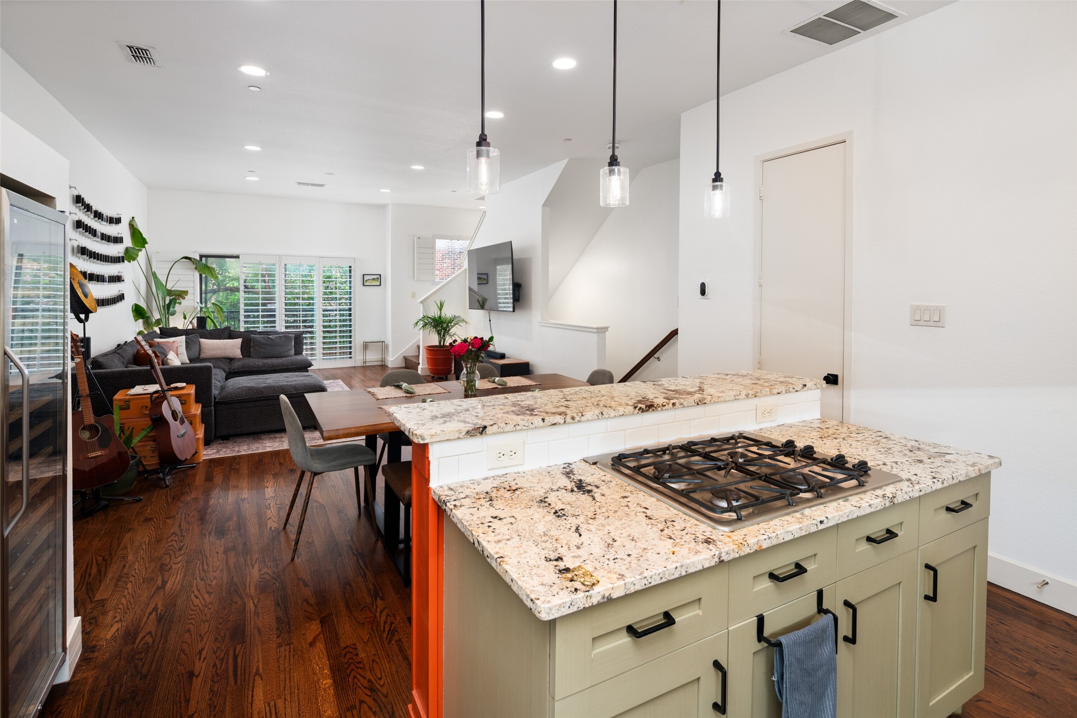 2411 N Hall Street 38