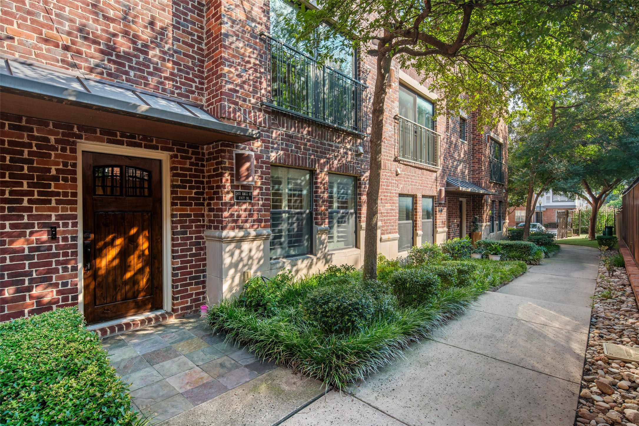 2411 N Hall Street 38