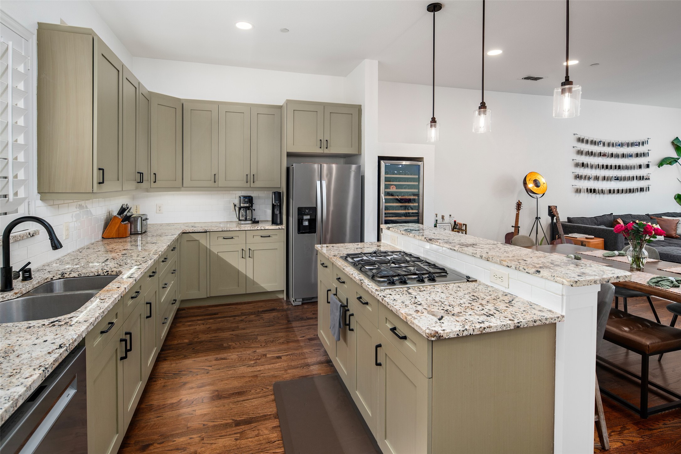 2411 N Hall Street 38