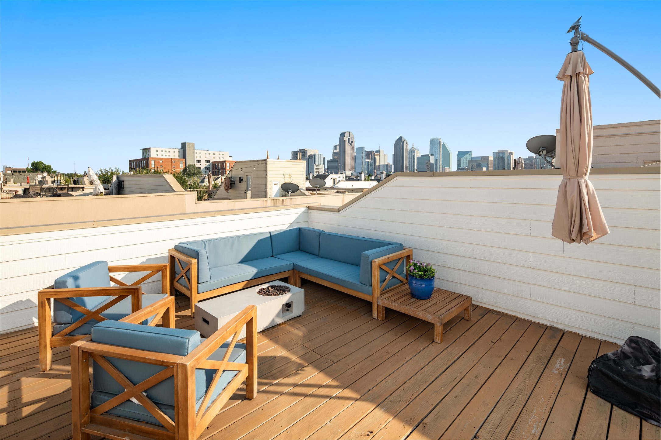 2411 N Hall Street 38