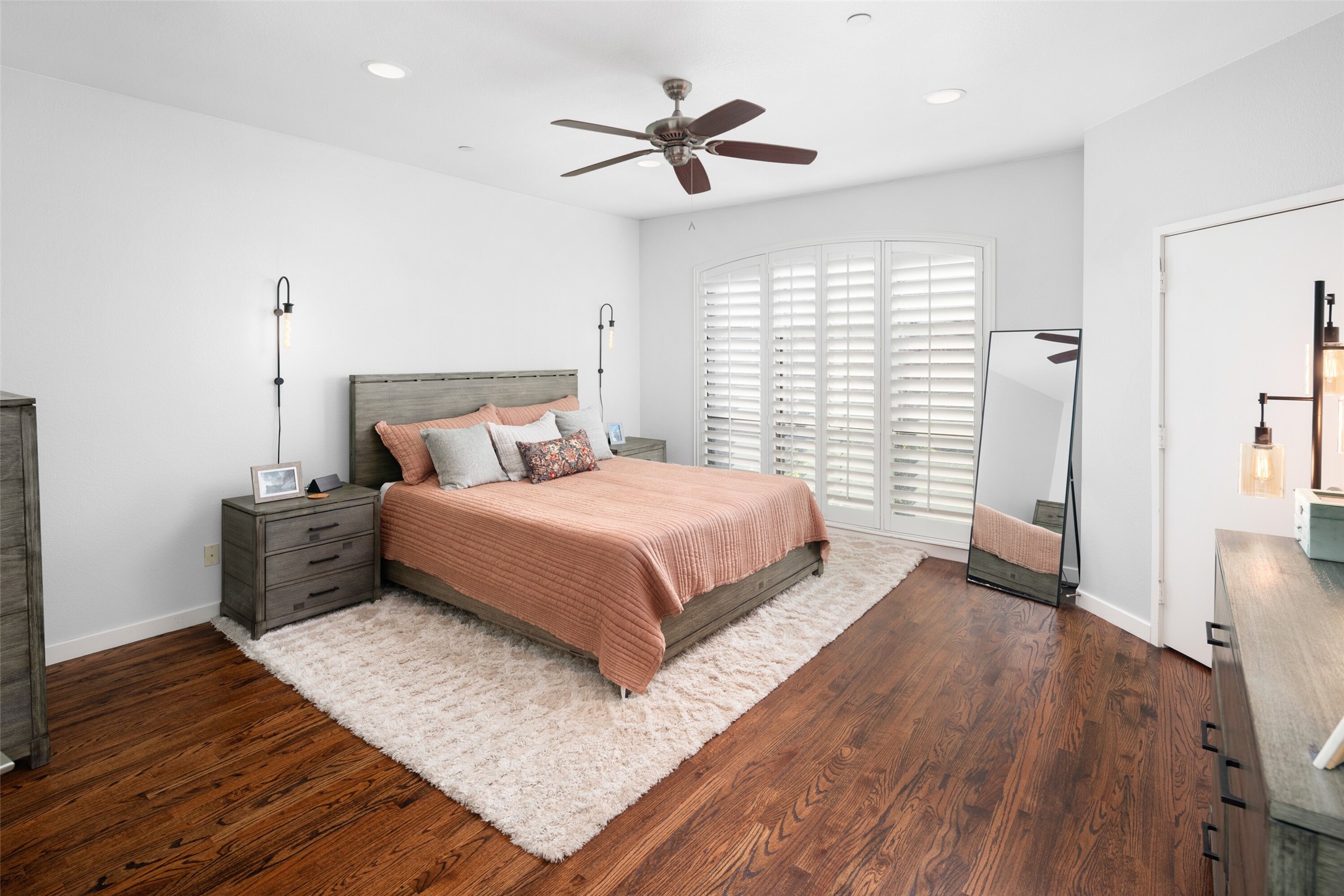 2411 N Hall Street 38