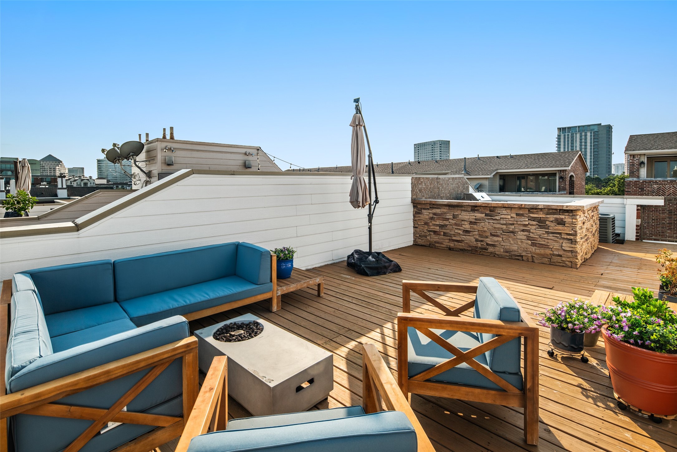 2411 N Hall Street 38