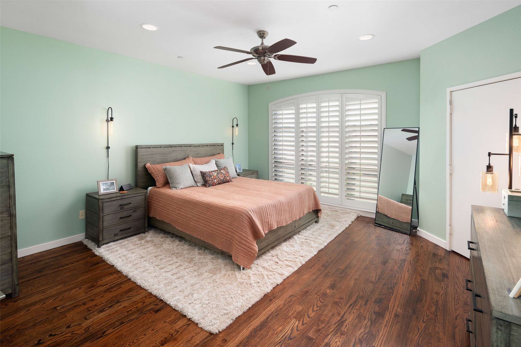 2411 N Hall Street 38