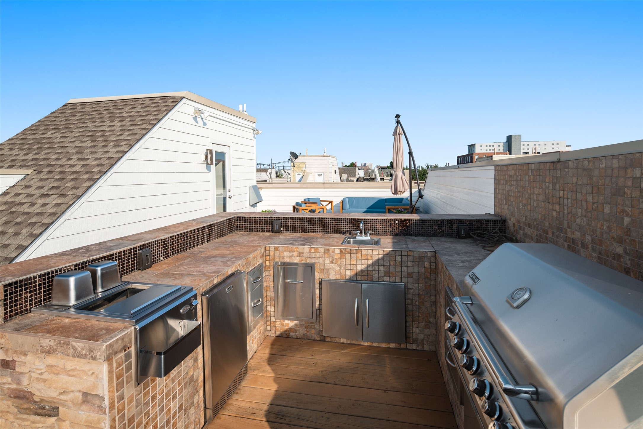 2411 N Hall Street 38