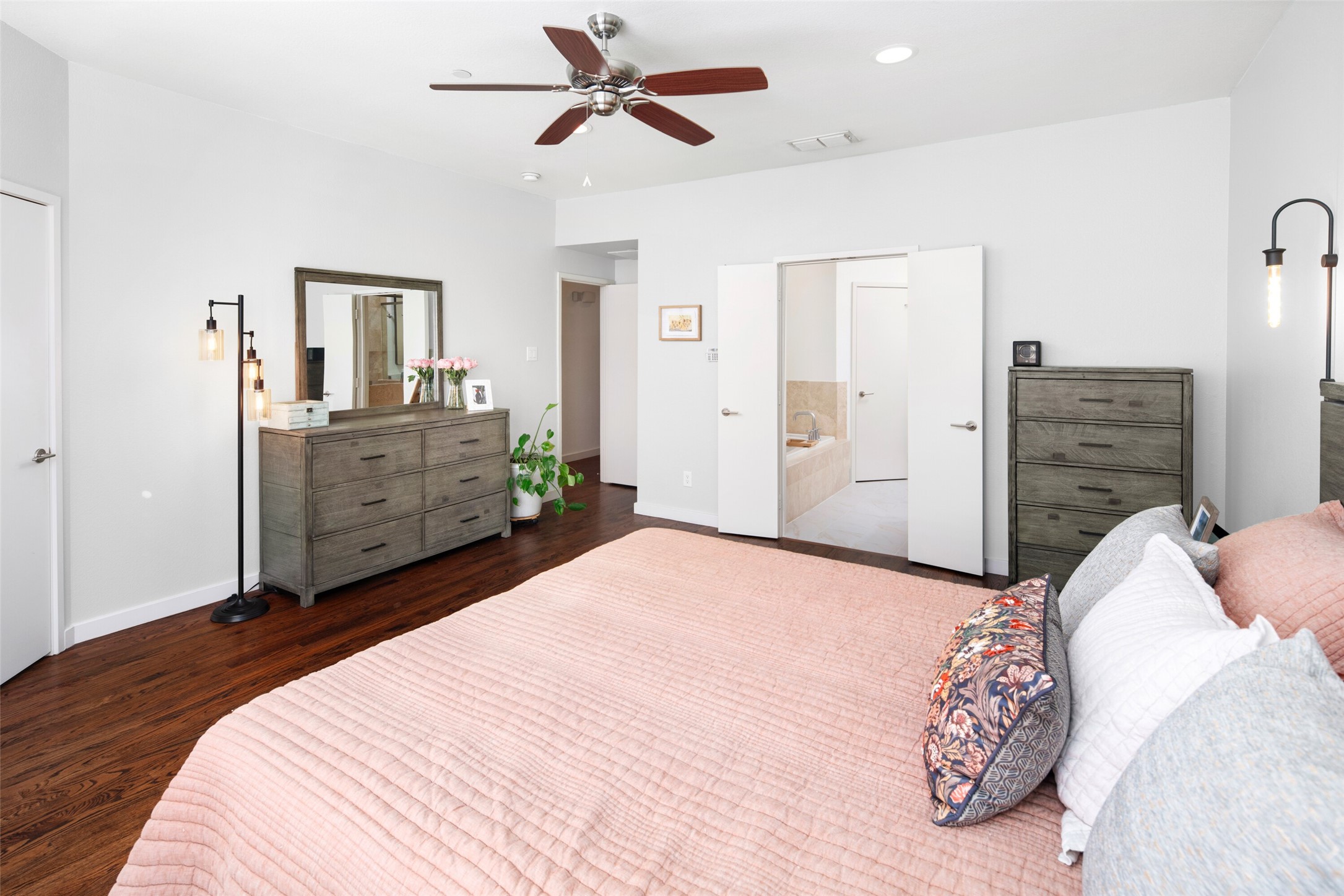 2411 N Hall Street 38