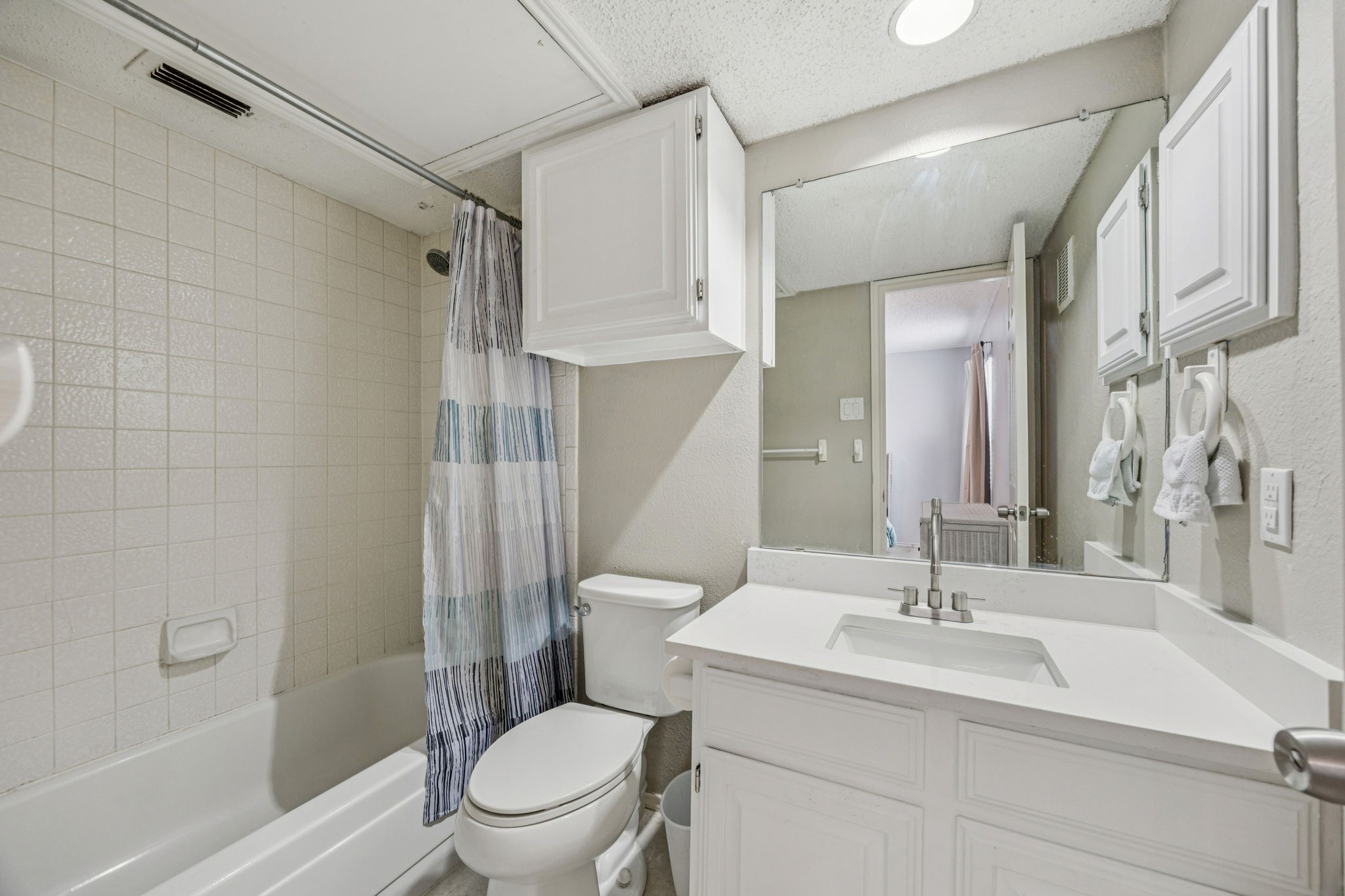 12660 Hillcrest Road 5203