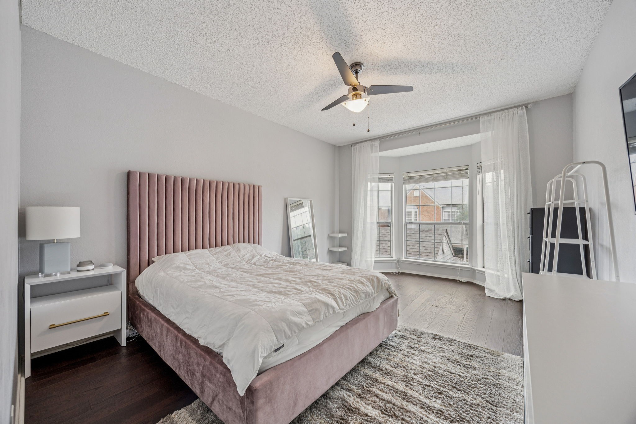 12660 Hillcrest Road 5203