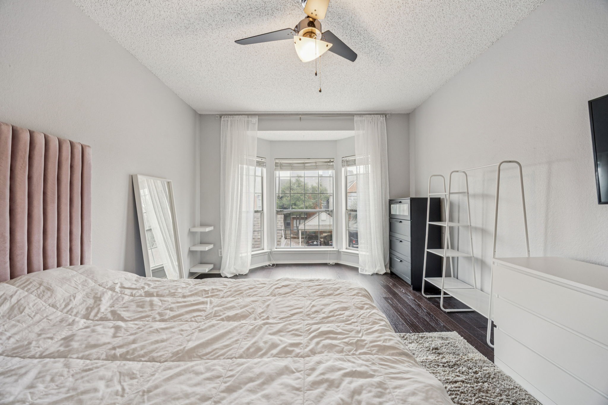 12660 Hillcrest Road 5203