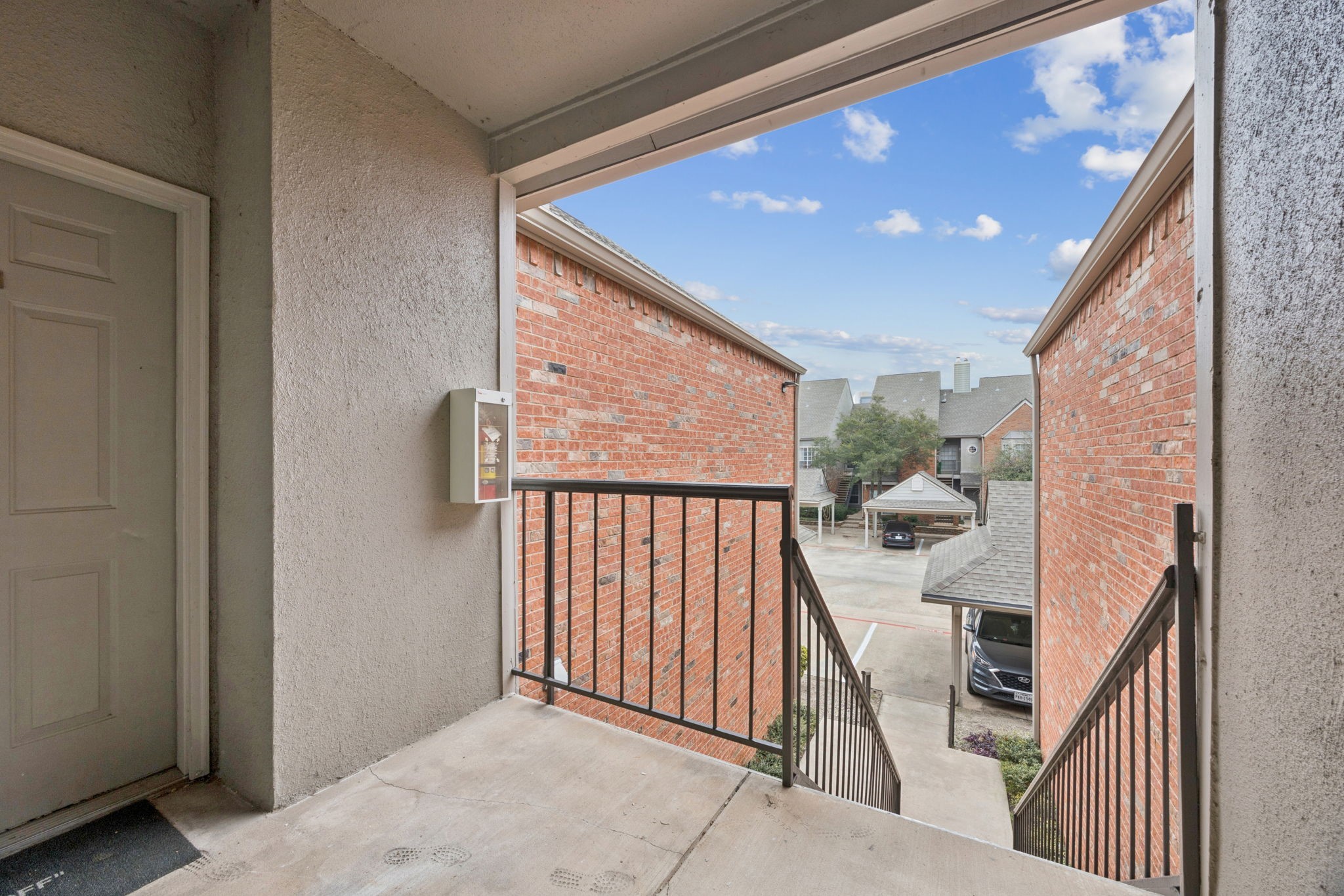 12660 Hillcrest Road 5203