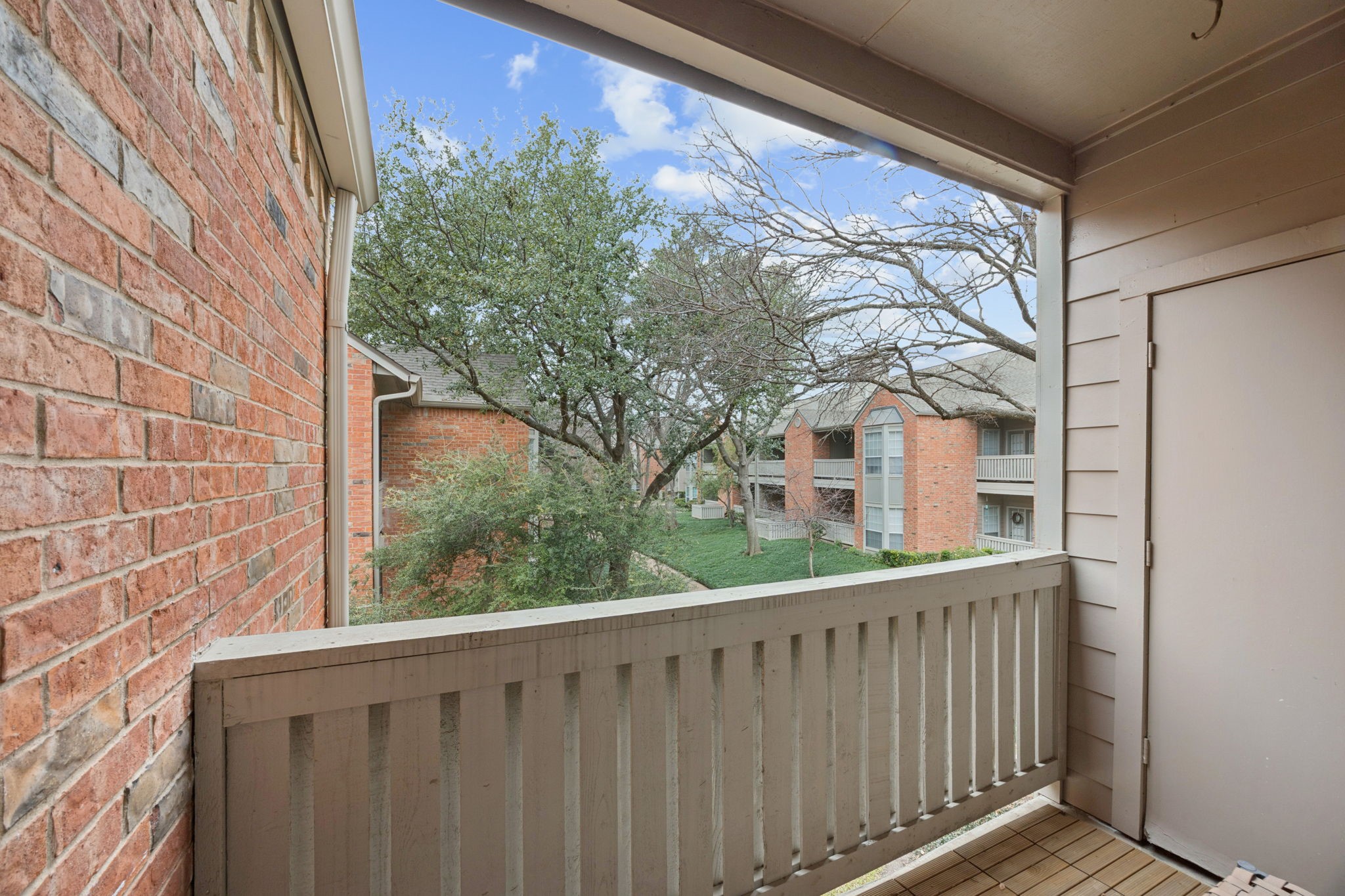 12660 Hillcrest Road 5203