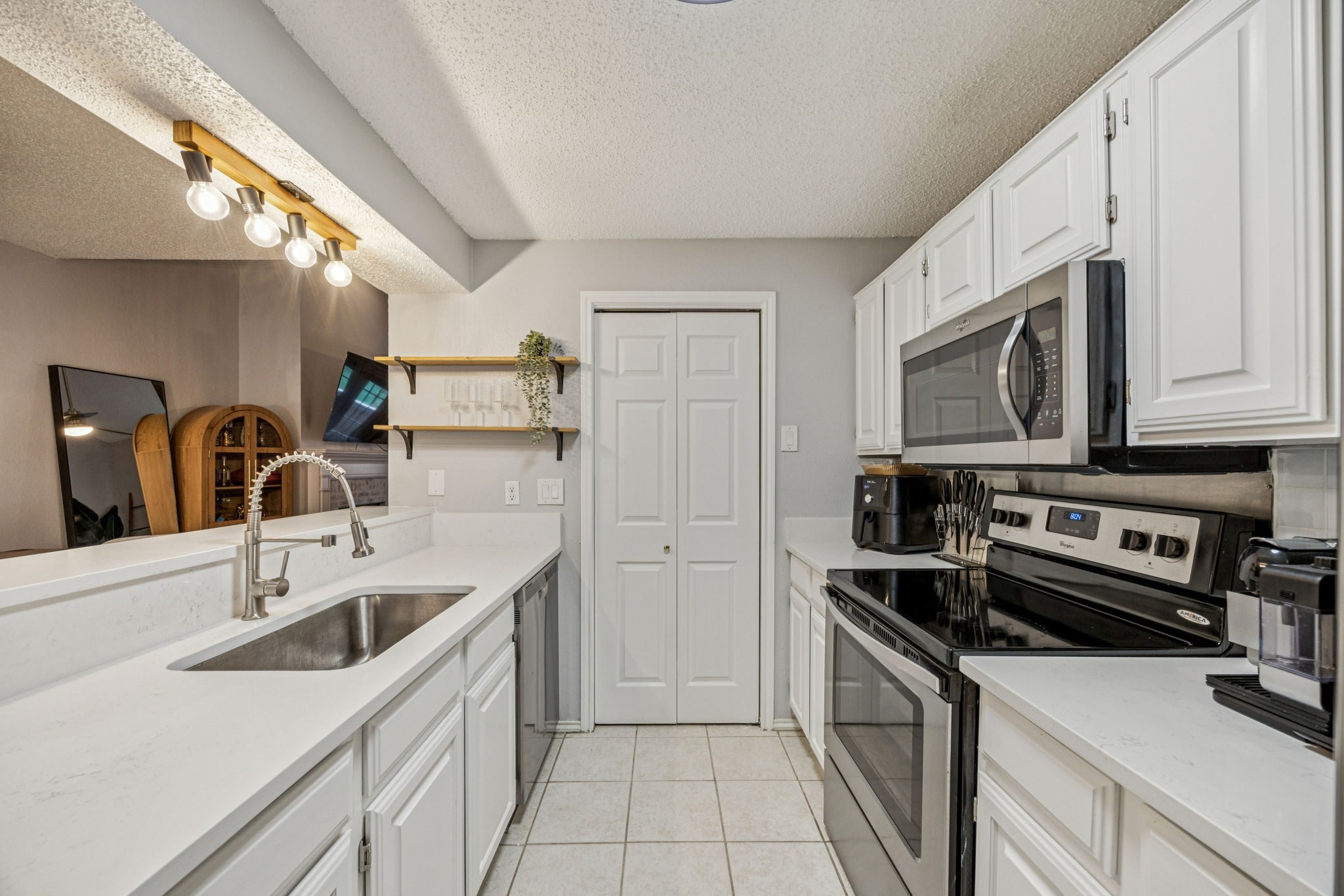 12660 Hillcrest Road 5203