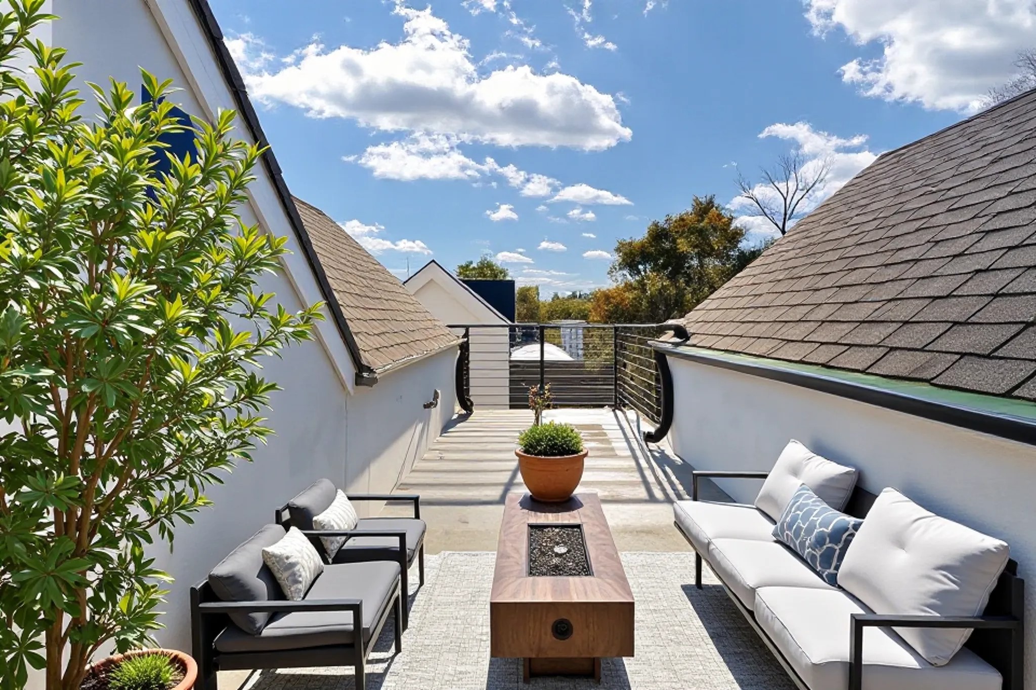 4811 Denton Drive 202