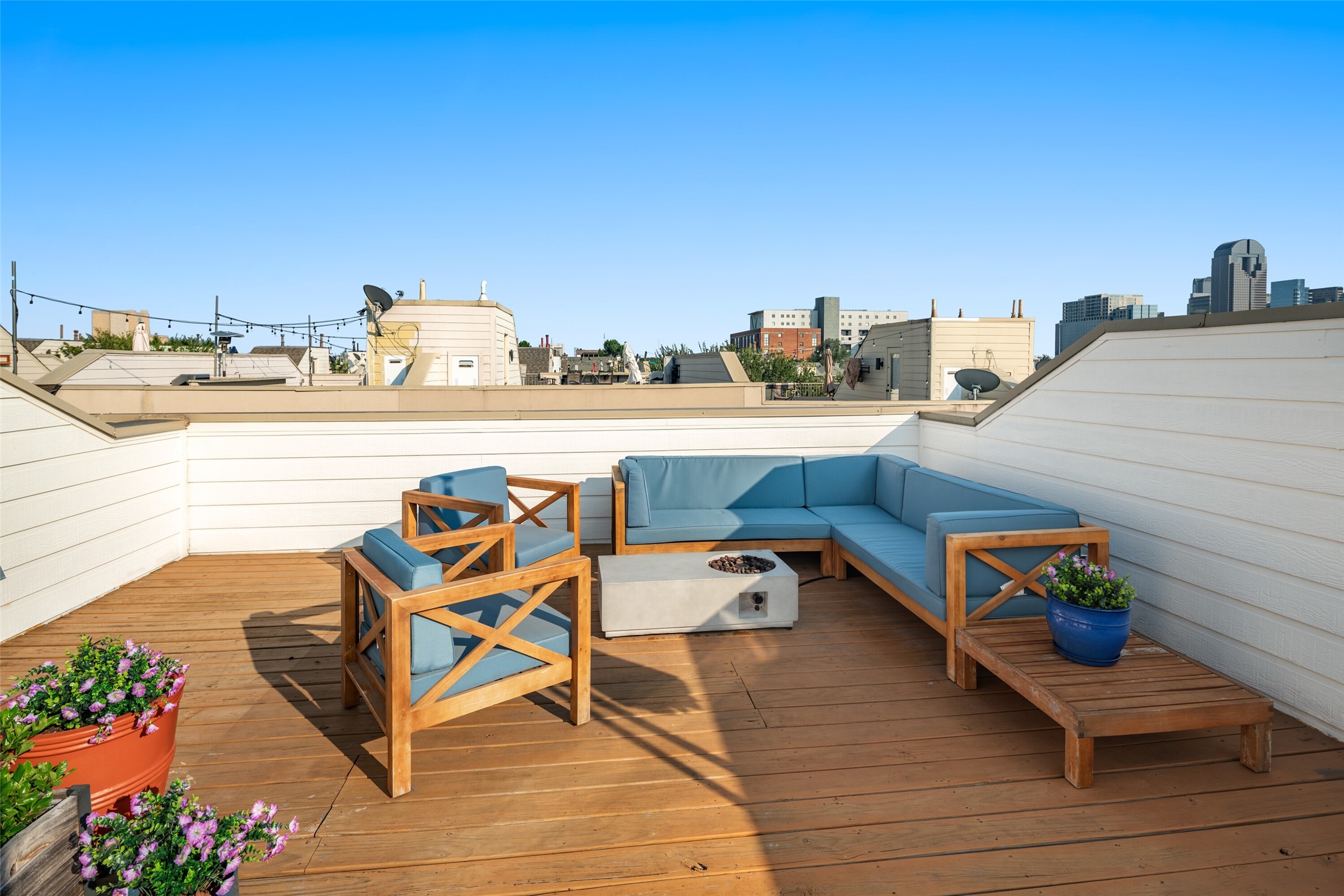 2411 N Hall Street 38