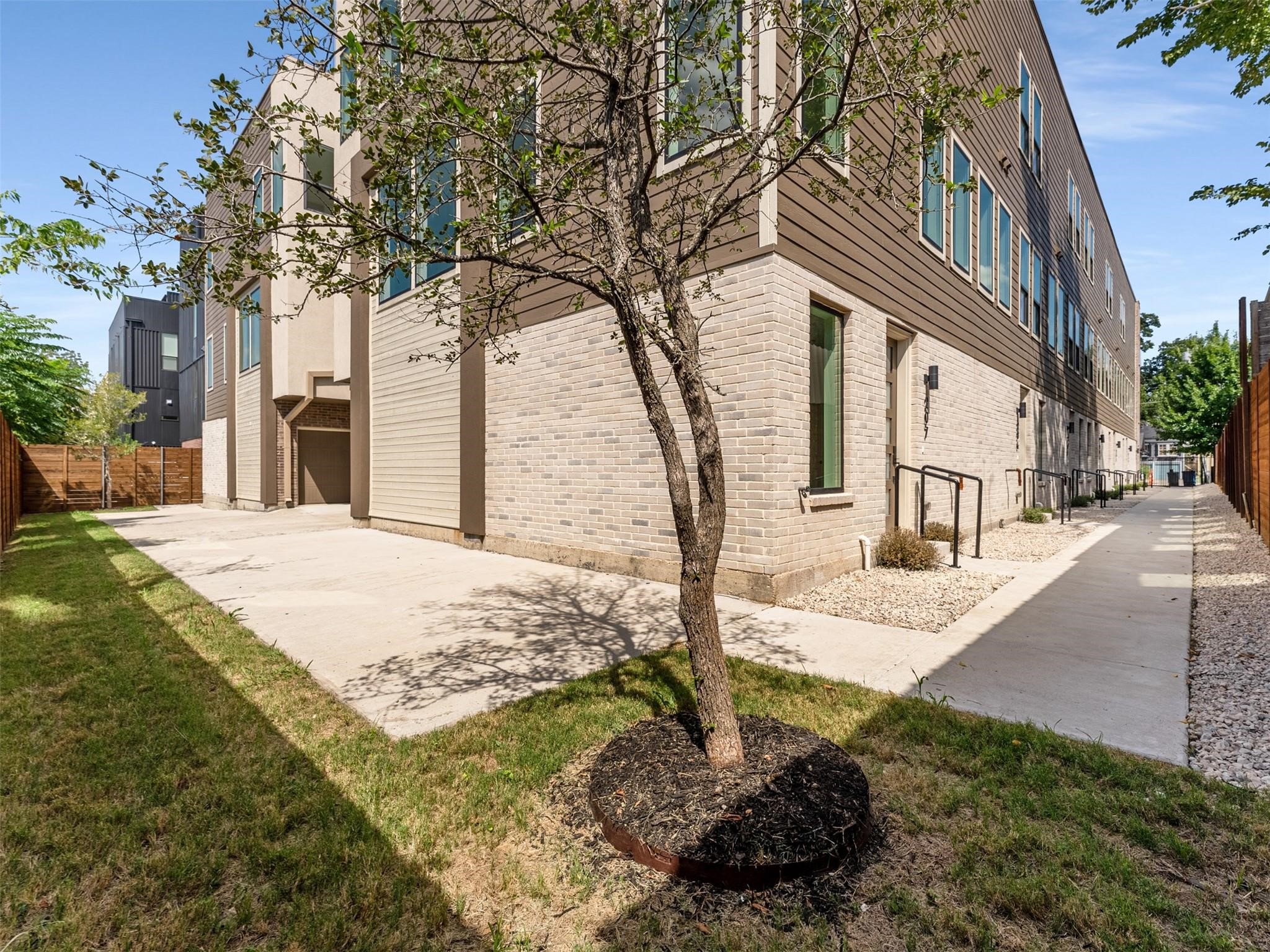 2015 N Prairie Avenue 203