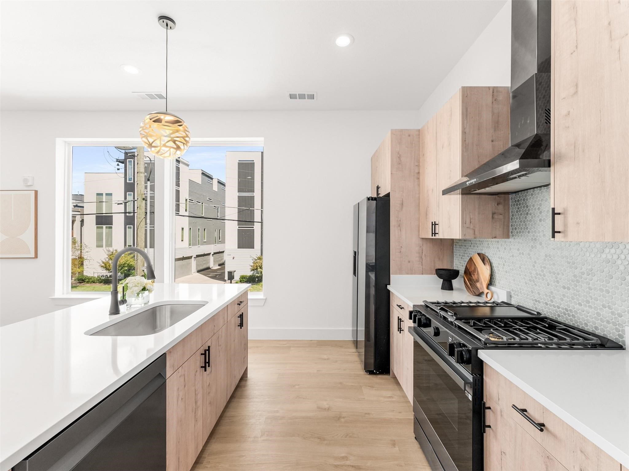 2015 N Prairie Avenue 203