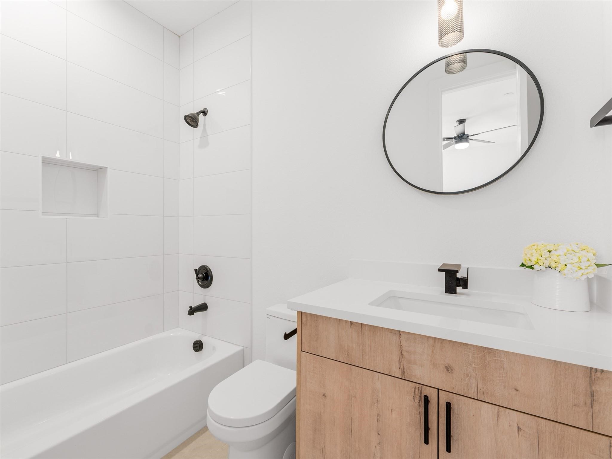 2015 N Prairie Avenue 203