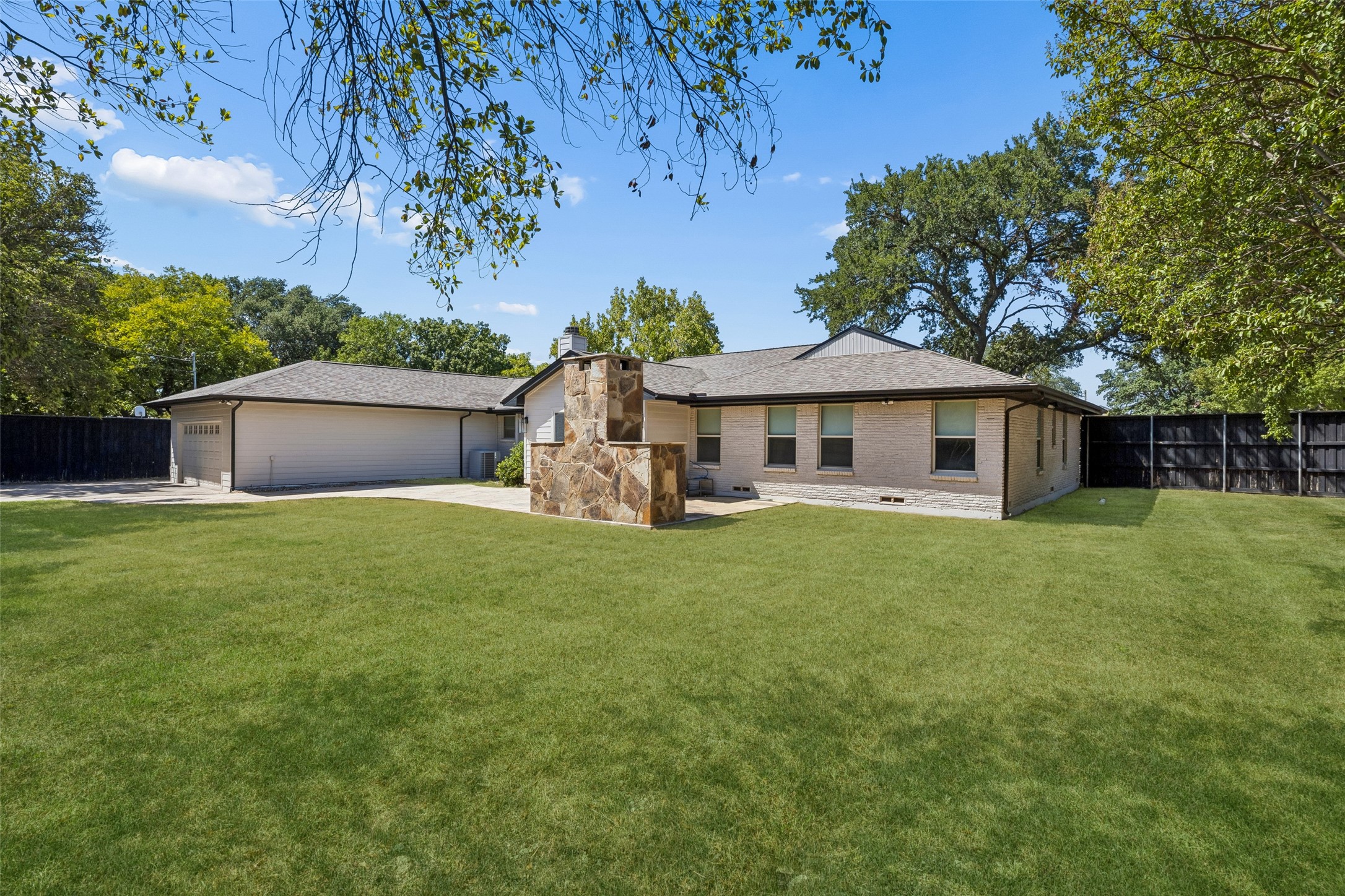 5610 Forest Lane