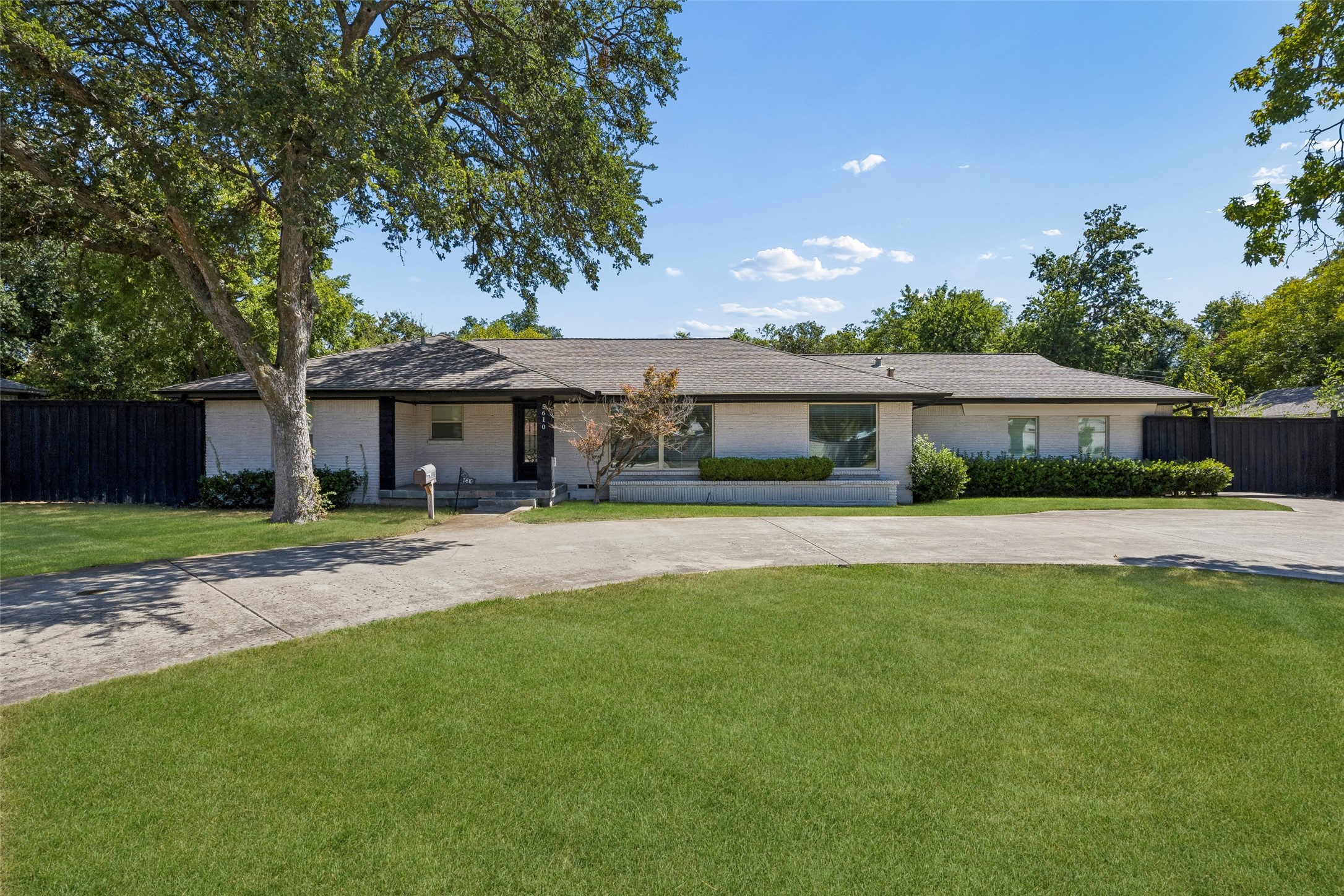 5610 Forest Lane