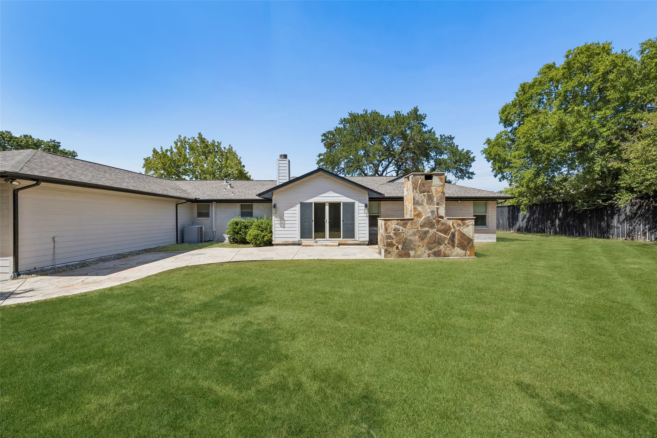 5610 Forest Lane
