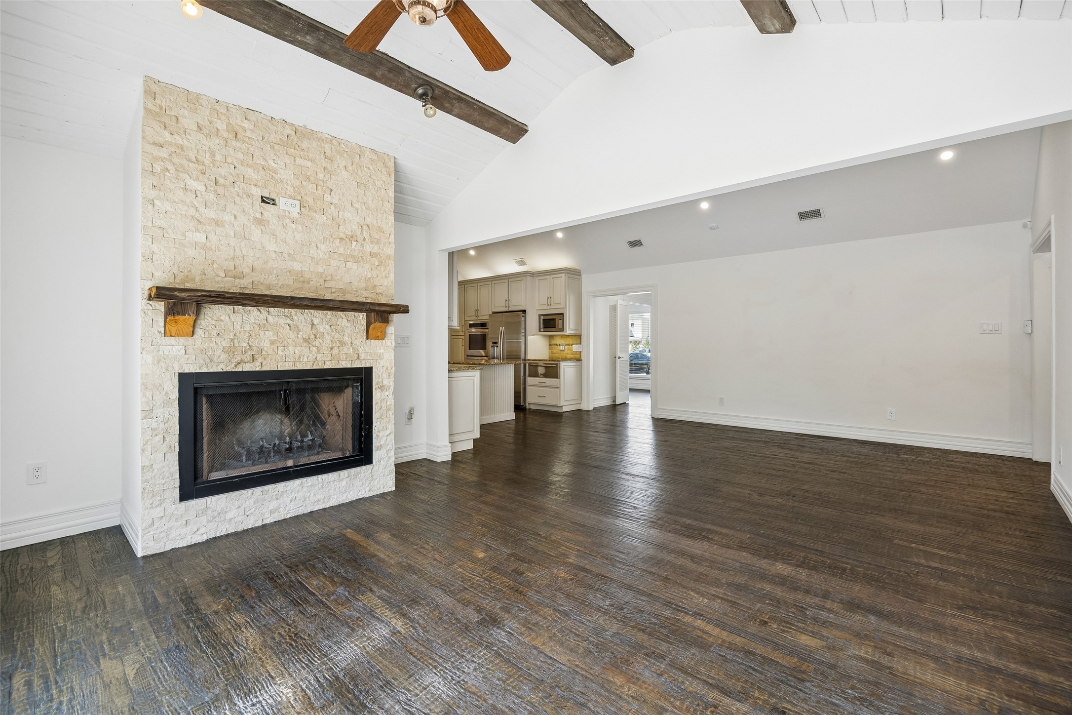 5610 Forest Lane