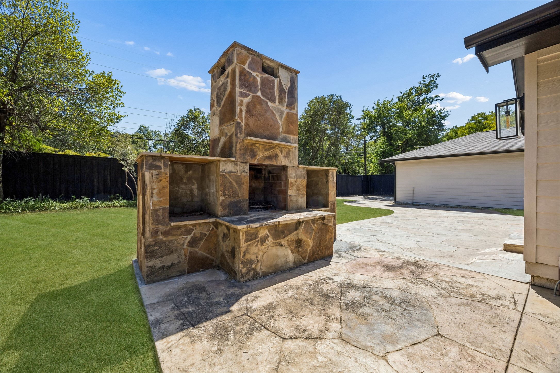 5610 Forest Lane