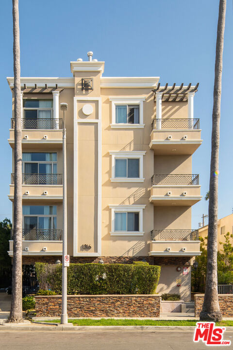 1316 Amherst Avenue 402