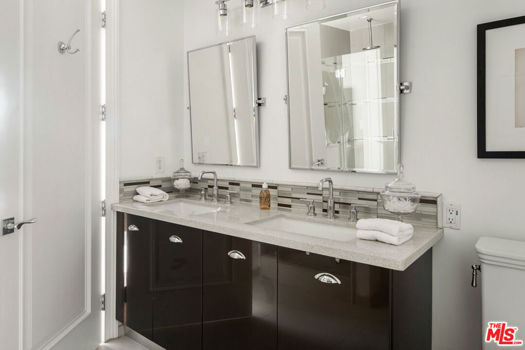 1316 Amherst Avenue 402