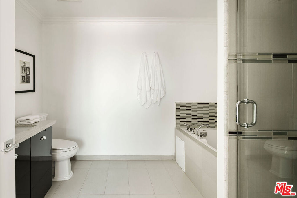 1316 Amherst Avenue 402