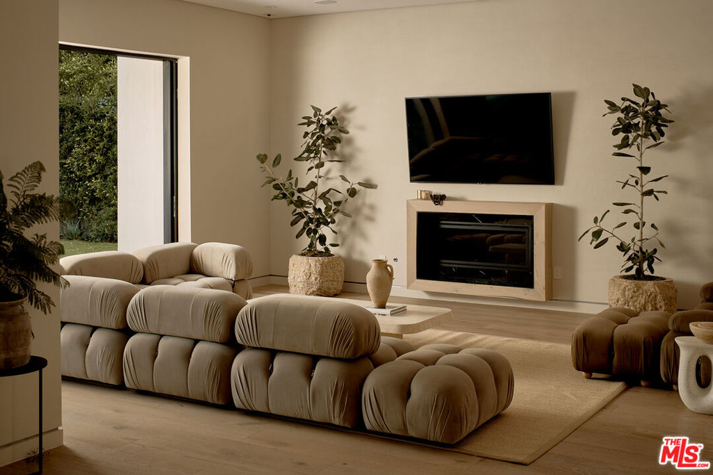 1024 N Orlando Avenue