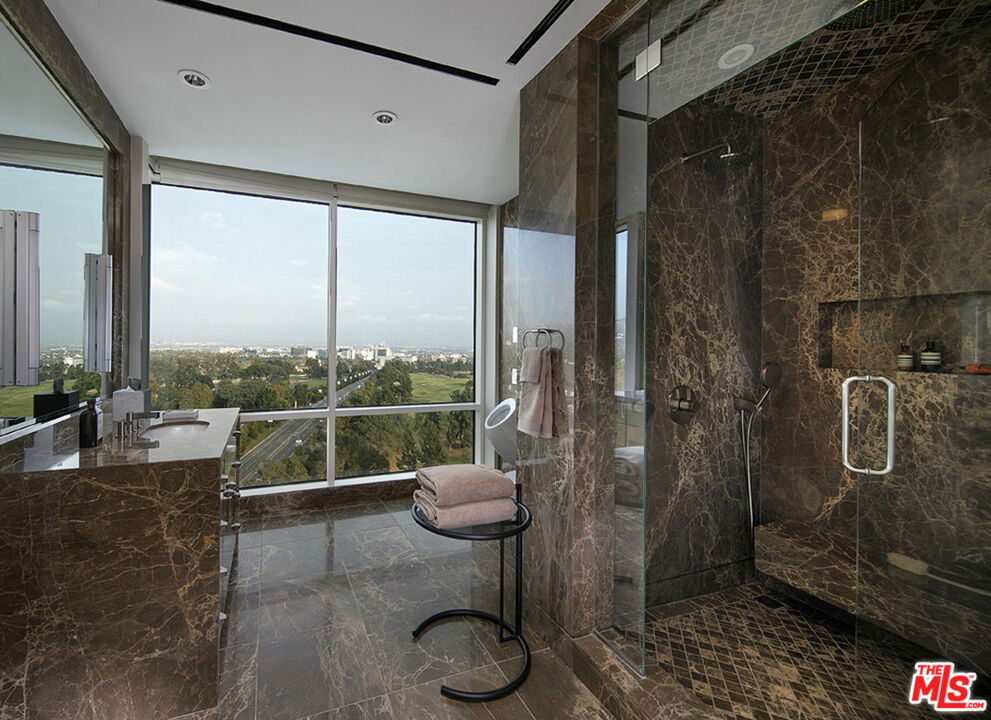 1200 Club View Drive 14S