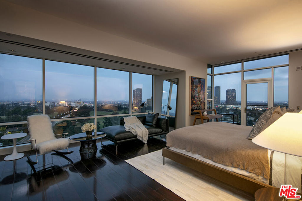 1200 Club View Drive 14S