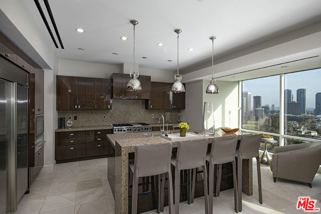 1200 Club View Drive 14S