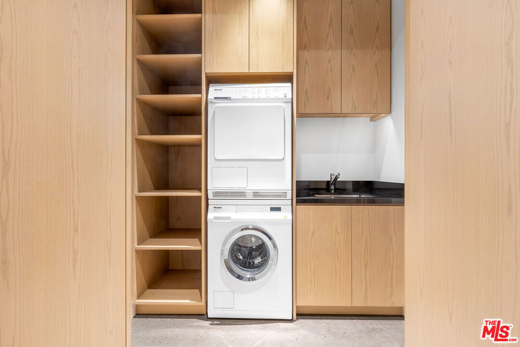 1200 Club View Drive 6N