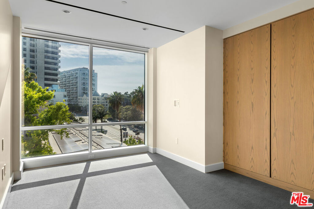 1200 Club View Drive 6N