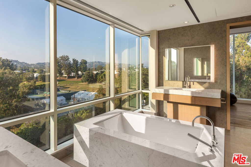 1200 Club View Drive 6N