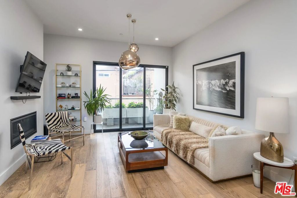 4322 Gentry Avenue 103